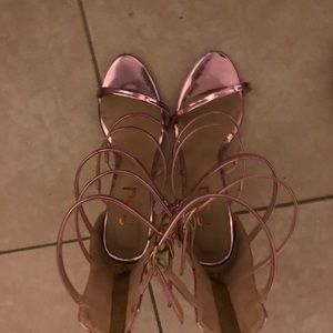 Pink heels used in good condition size 11